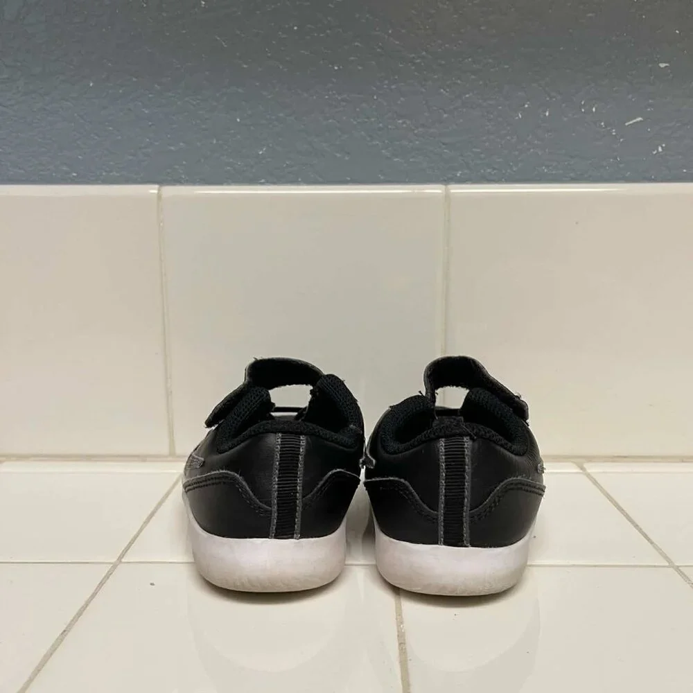 Nike toddler sneakers